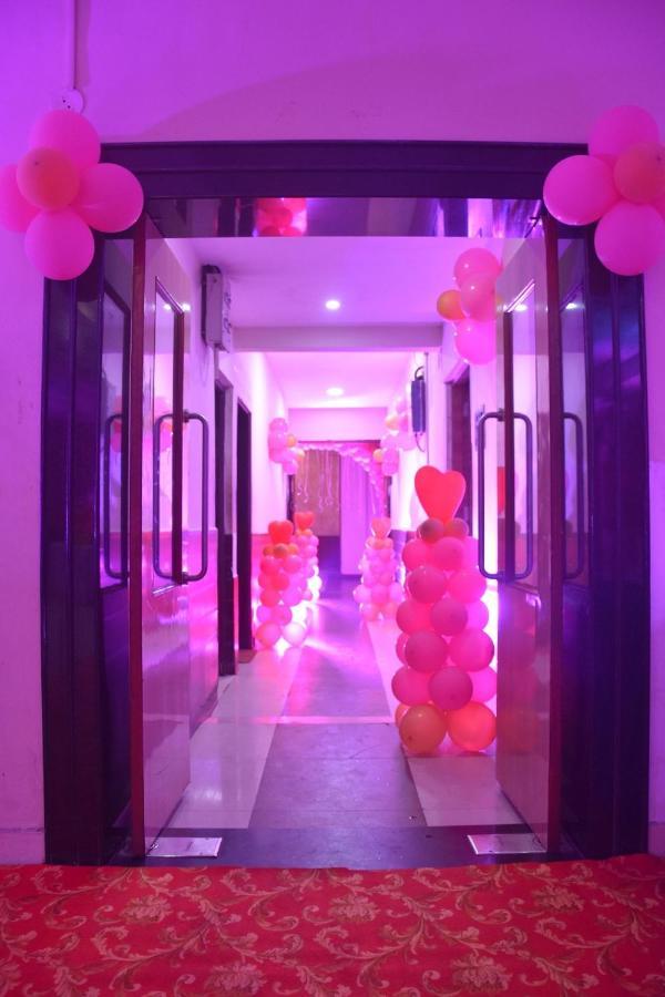 Hotel Royal Regency Bori  Екстер'єр фото