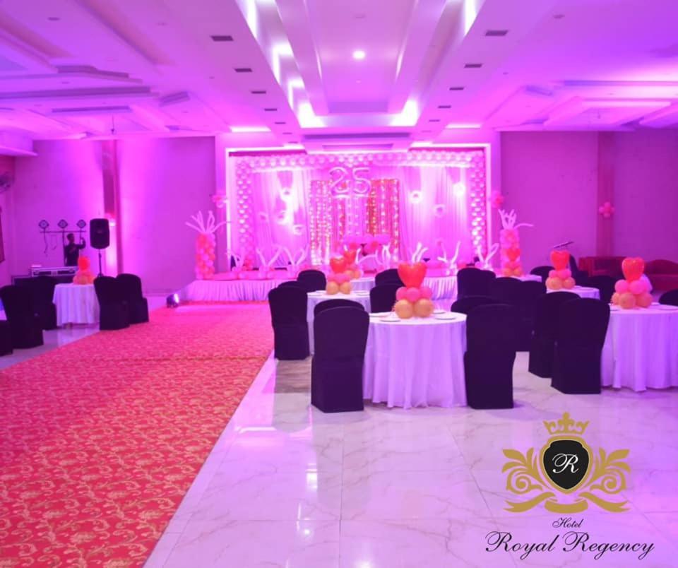 Hotel Royal Regency Bori  Екстер'єр фото