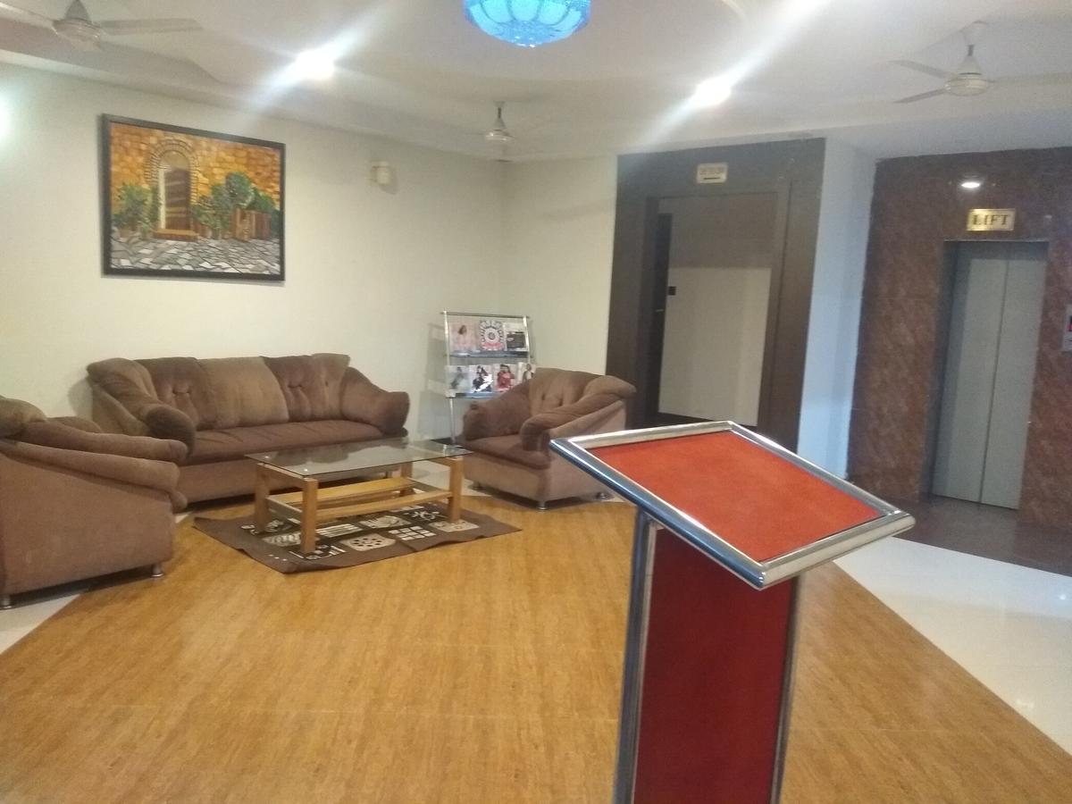 Hotel Royal Regency Bori  Екстер'єр фото