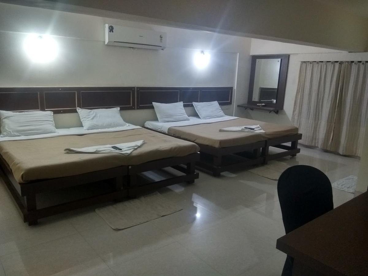 Hotel Royal Regency Bori  Екстер'єр фото