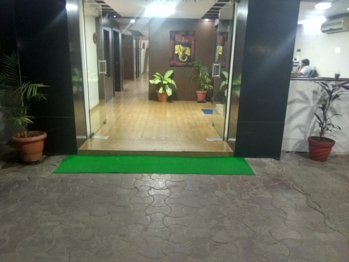 Hotel Royal Regency Bori  Екстер'єр фото