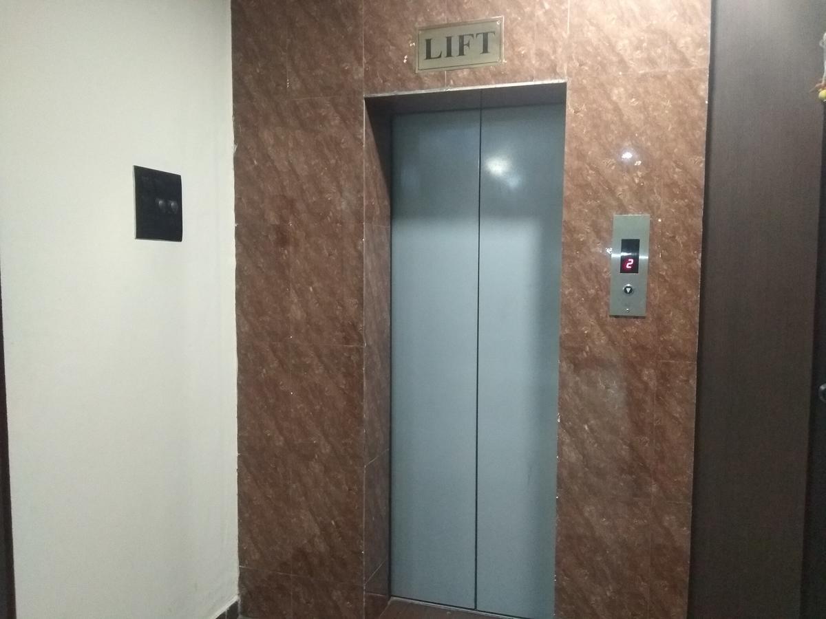 Hotel Royal Regency Bori  Екстер'єр фото