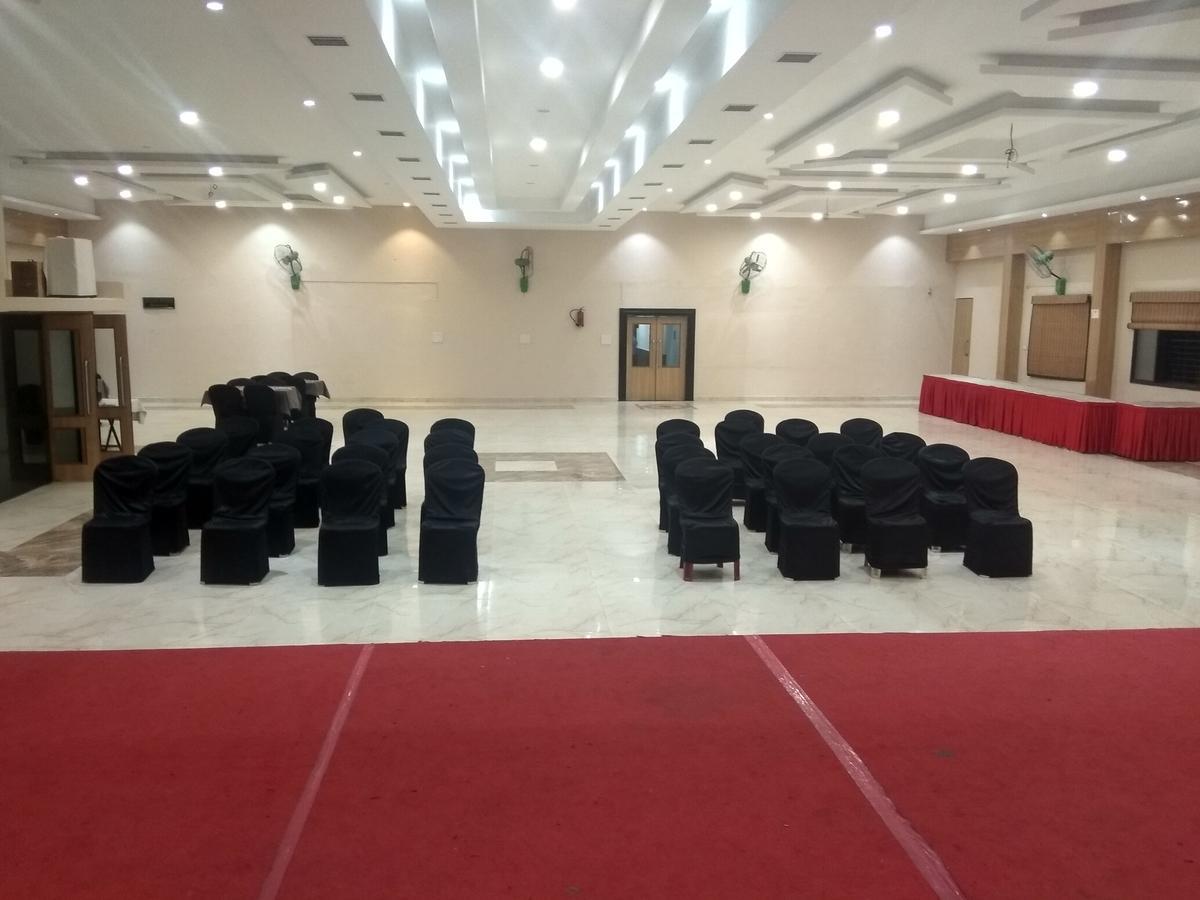 Hotel Royal Regency Bori  Екстер'єр фото