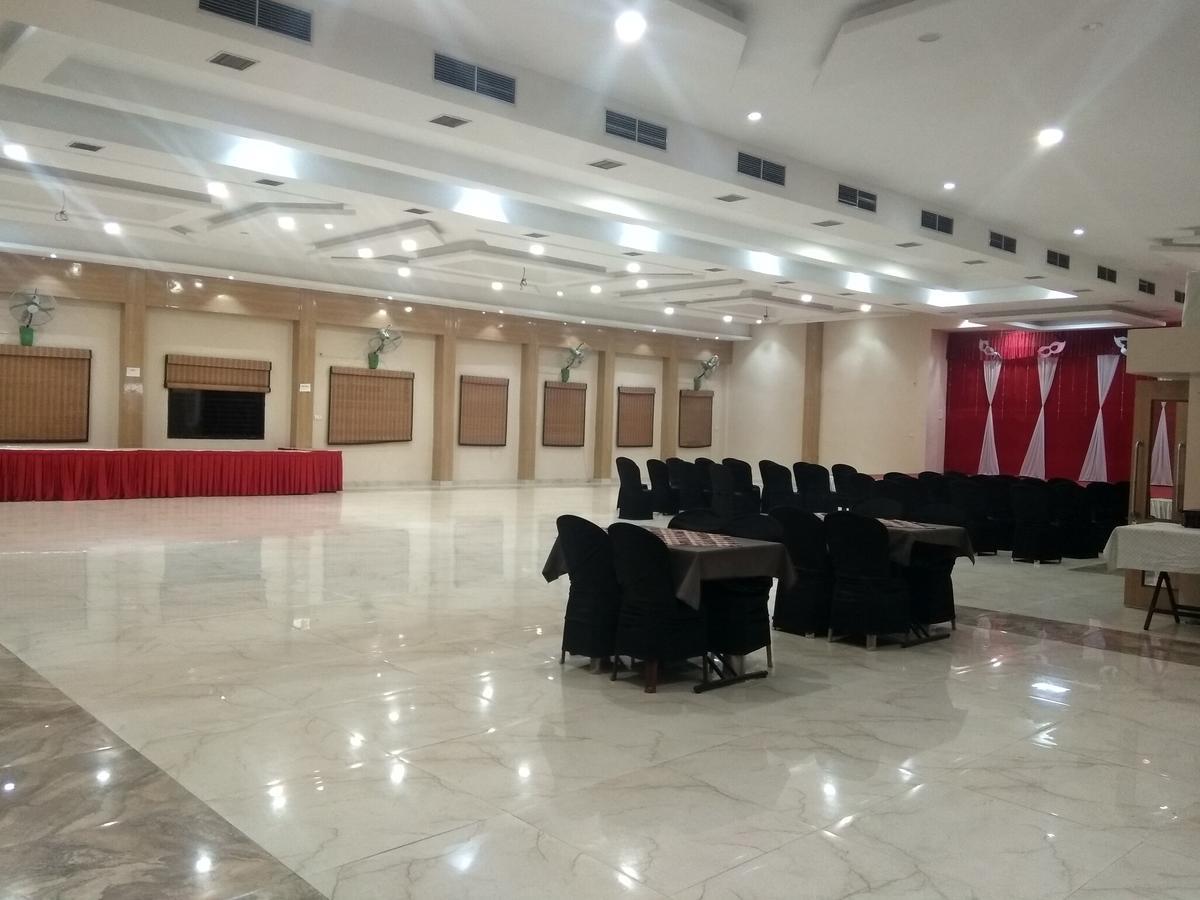 Hotel Royal Regency Bori  Екстер'єр фото