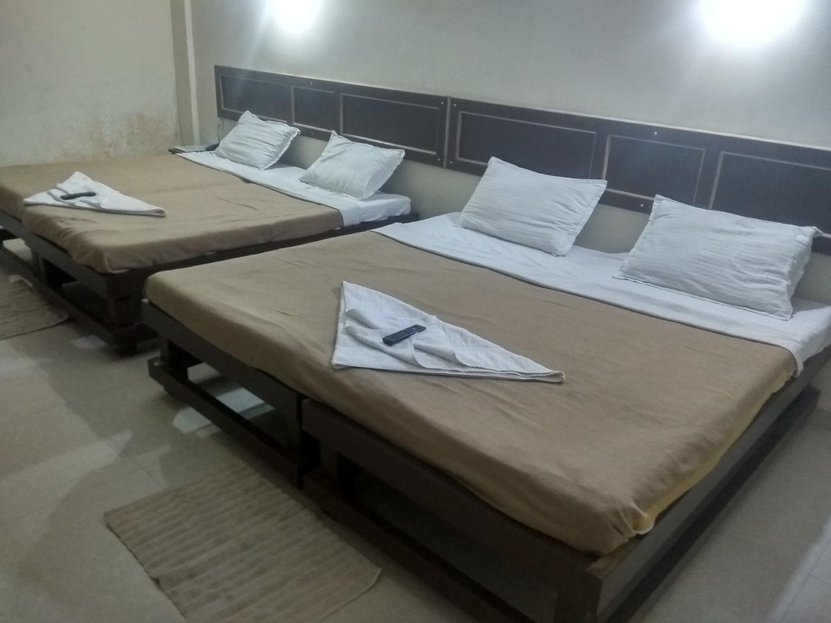 Hotel Royal Regency Bori  Екстер'єр фото